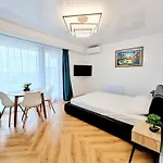 Διαμέρισμα Black & White - Endless Summer Mamaia Nord