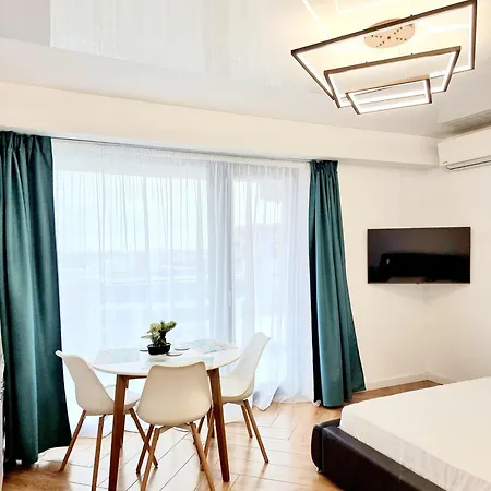 Black & White - Endless Summer Mamaia Nord Apartment Navodari