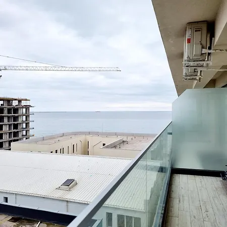 Black & White - Endless Summer Mamaia Nord Apartment