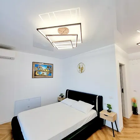 Apartment Black & White - Endless Summer Mamaia Nord *