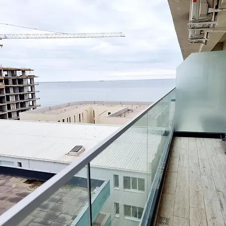 Black & White - Endless Summer Mamaia Nord Apartment