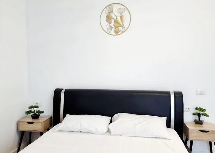 Apartment Black & White - Endless Summer Mamaia Nord *