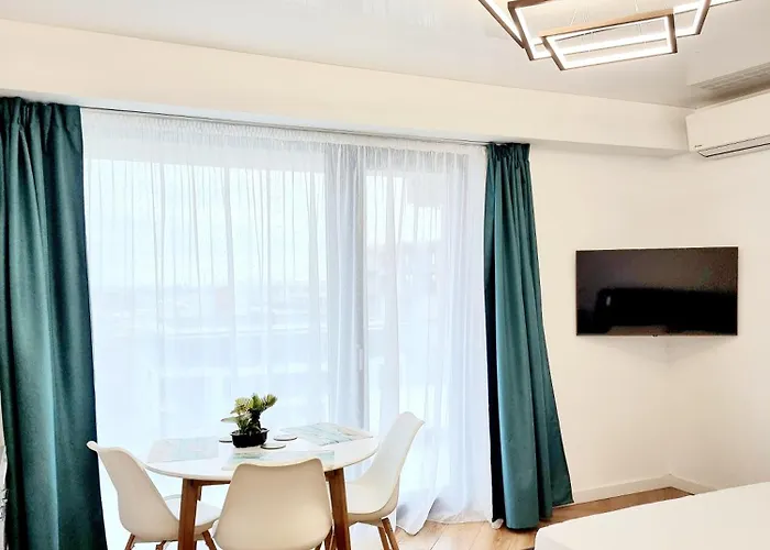 Black & White - Endless Summer Mamaia Nord Apartment Navodari