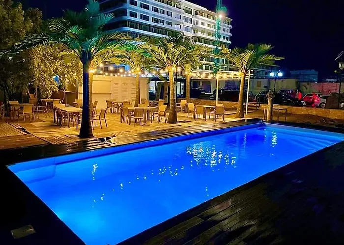 Black & White - Endless Summer Mamaia Nord