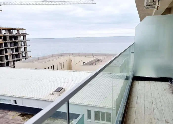 Black & White - Endless Summer Mamaia Nord Apartment